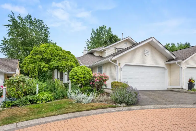 94 21138 88 AVENUE - photo 2 of 40