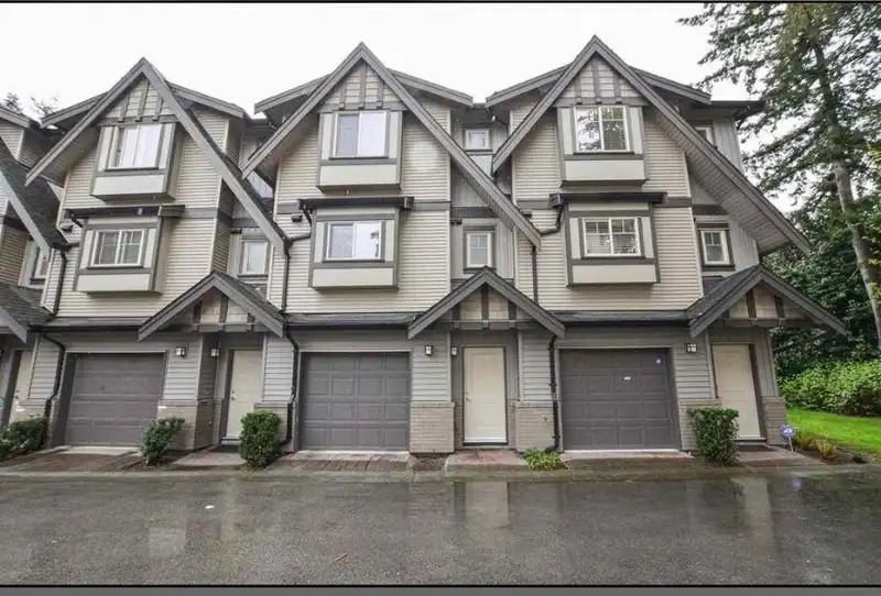 121 13368 72 AVENUE - photo 1 of 5