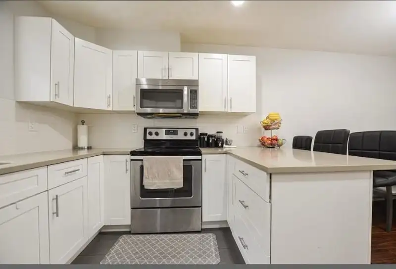 121 13368 72 AVENUE - photo 2 of 5