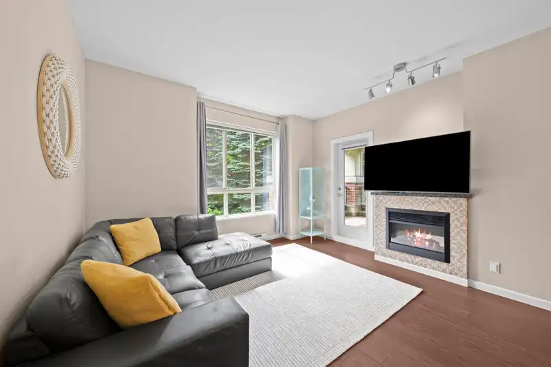 209 270 FRANCIS WAY - photo 2 of 31