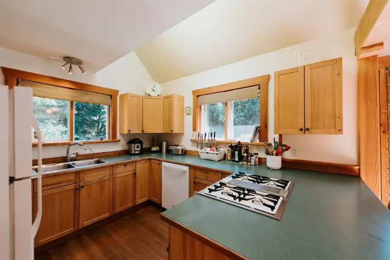 981 CONRAD ROAD - photo 4 of 38