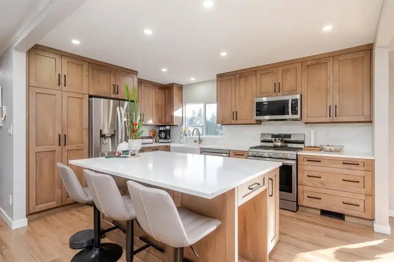 3924 205B STREET - photo 4 of 40
