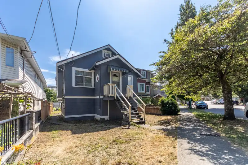 4836 CLARENDON STREET - photo 1 of 9