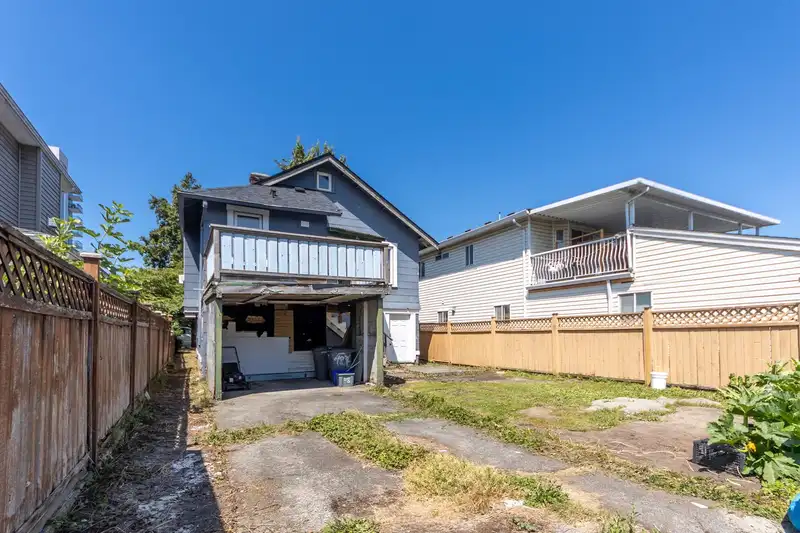 4836 CLARENDON STREET - photo 3 of 9