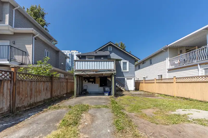 4836 CLARENDON STREET - photo 4 of 9