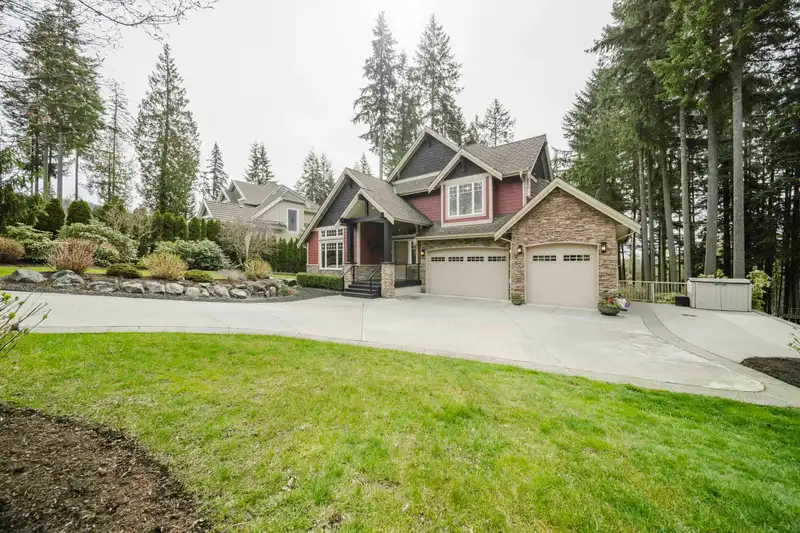 1056 RAVENSWOOD DRIVE - photo 2 of 40