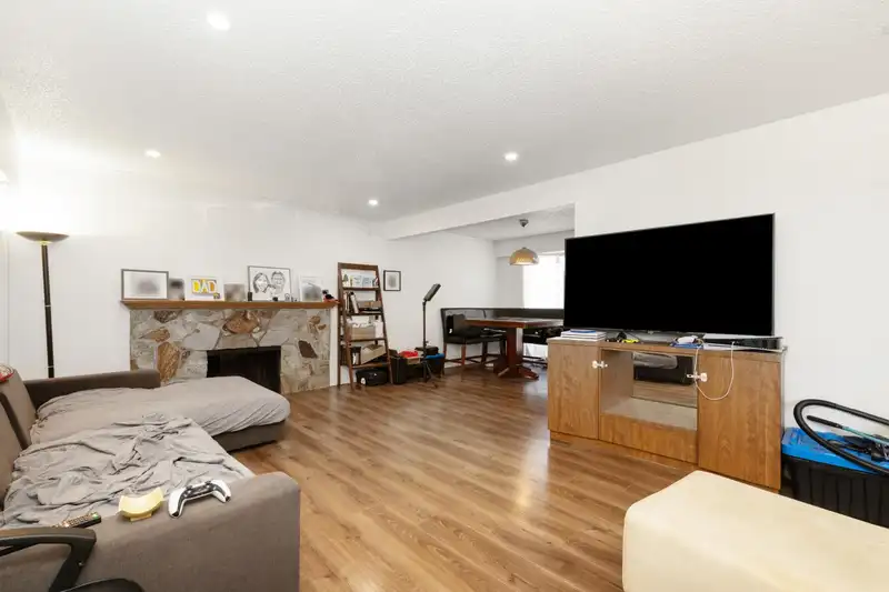 1189 BRISBANE AVENUE - photo 3 of 30