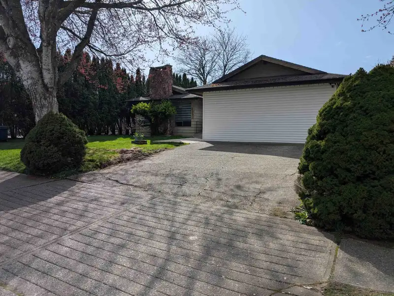 6099 172 STREET - photo 3 of 38