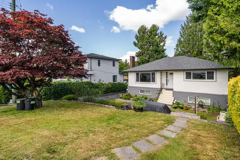 8857 RUSSELL DRIVE - photo 2 of 32