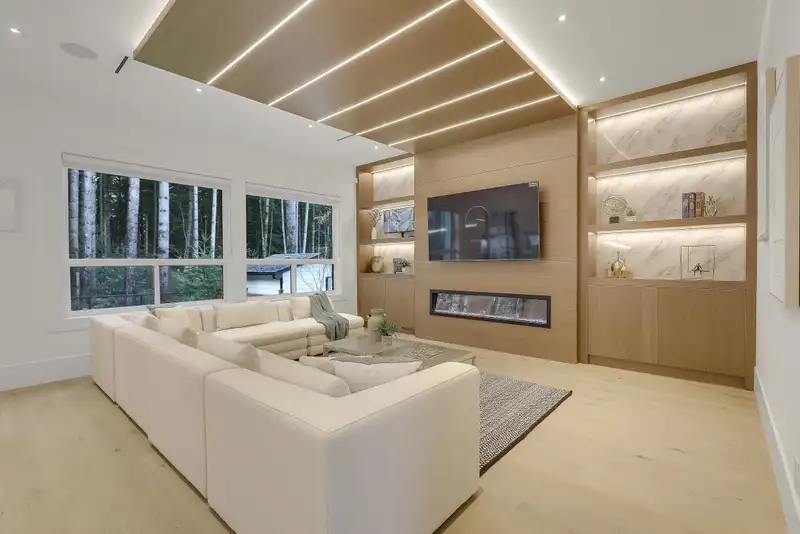 19704 31A AVENUE - photo 1 of 40