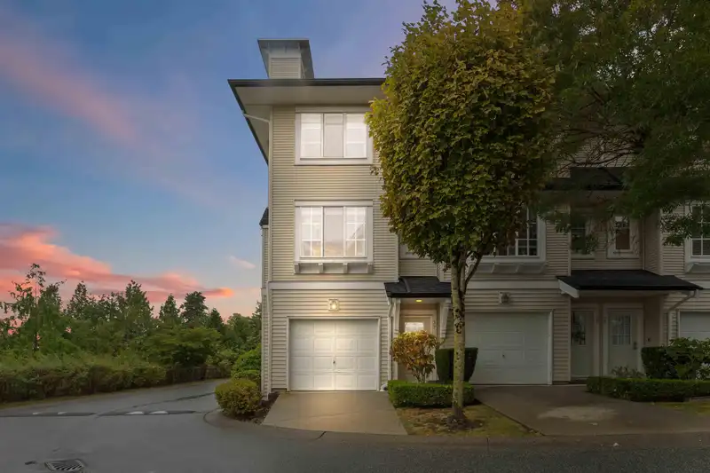 37 20560 66 AVENUE - photo 1 of 29