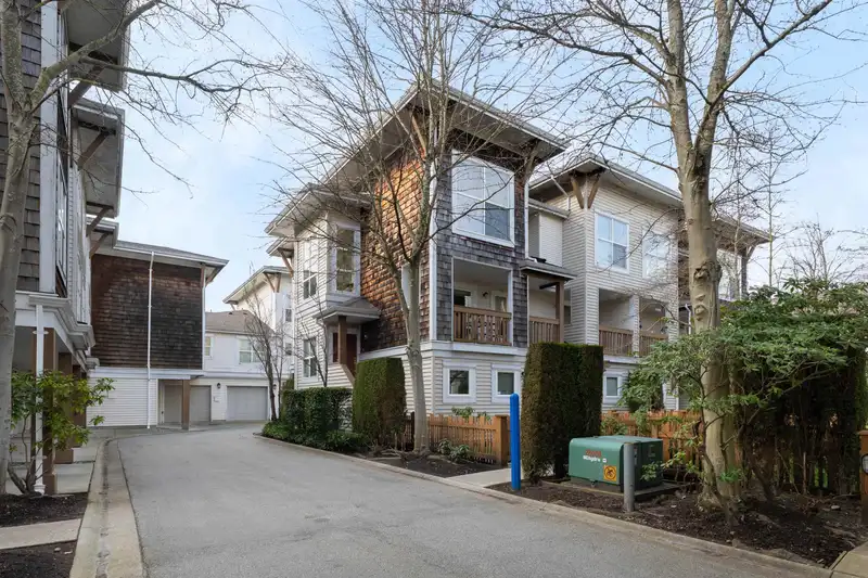 46 7100 LYNNWOOD DRIVE - photo 1 of 39