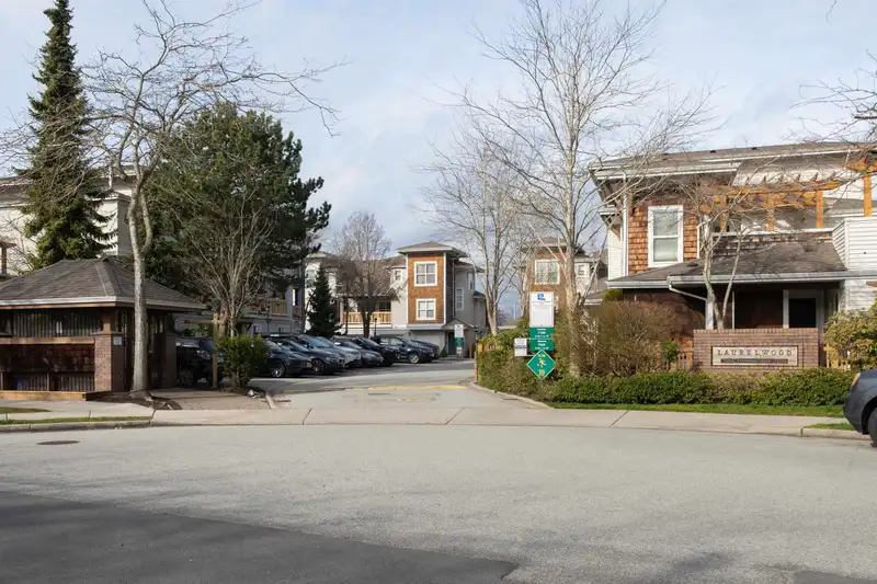 46 7100 LYNNWOOD DRIVE - photo 3 of 39