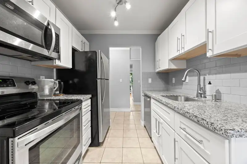 204 330 CEDAR STREET - photo 3 of 23