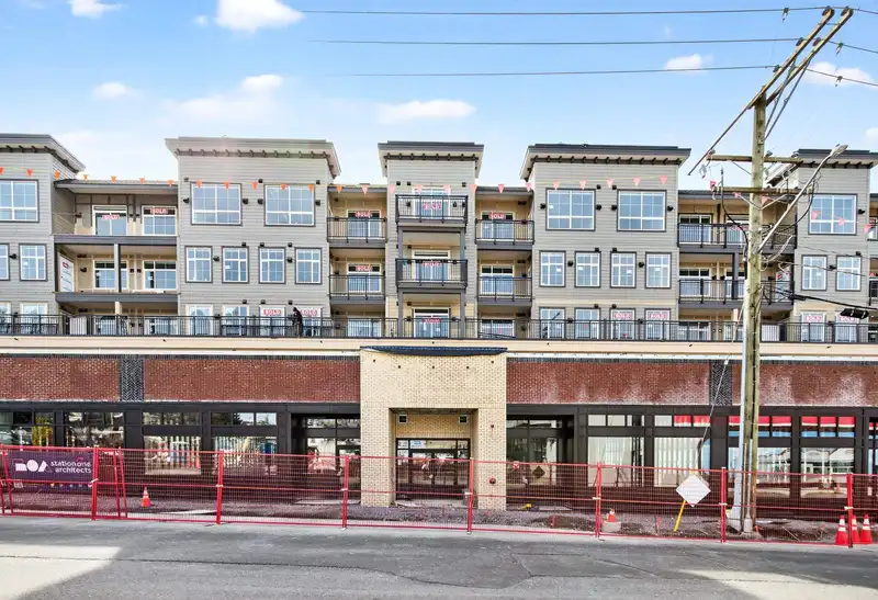 509 22348 NORTH AVENUE - photo 2 of 29