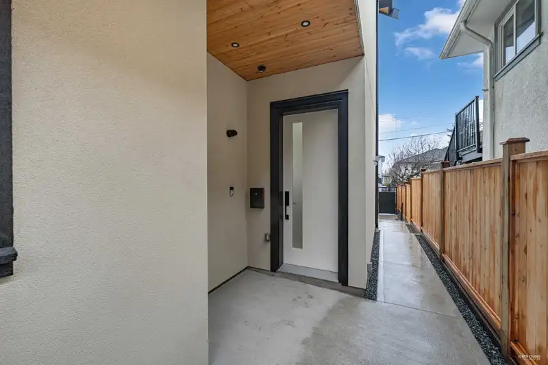2 1020 NOOTKA STREET - photo 2 of 38