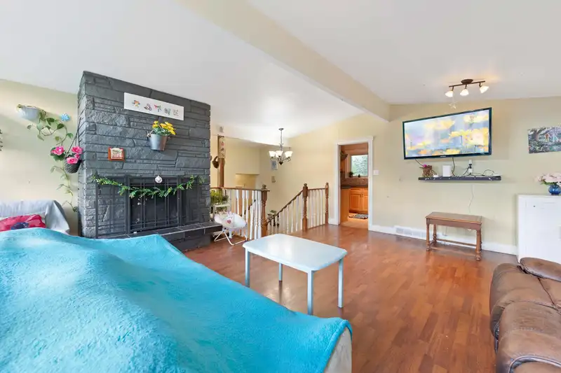 20624 48 AVENUE - photo 2 of 40
