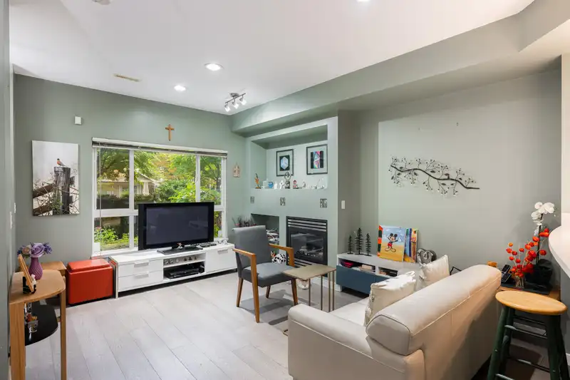 30 7733 HEATHER STREET - photo 4 of 18