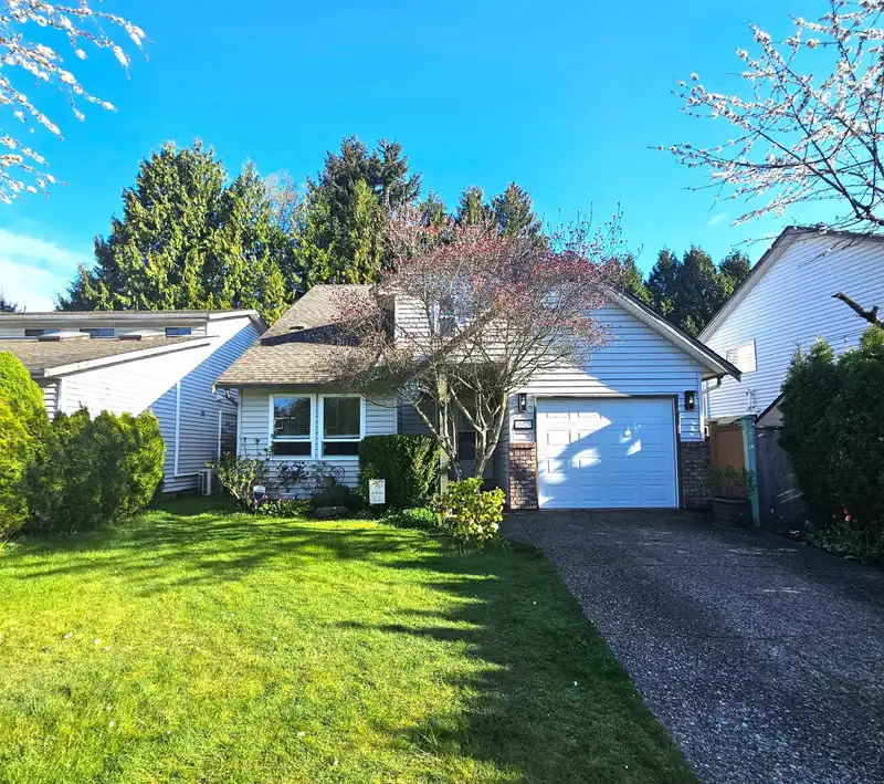 15429 90 AVENUE - photo 3 of 30