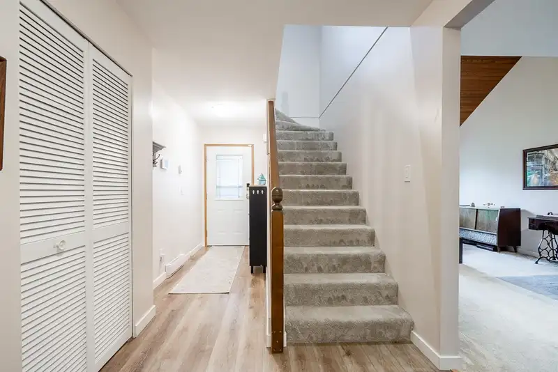 15429 90 AVENUE - photo 4 of 30
