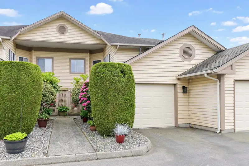 8 6140 192 STREET - photo 2 of 28