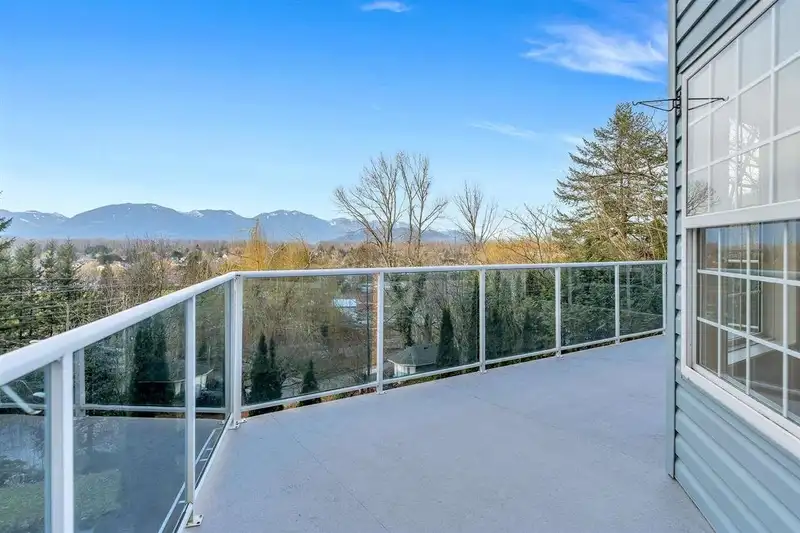 42602 MAJUBA HILL ROAD - photo 4 of 39