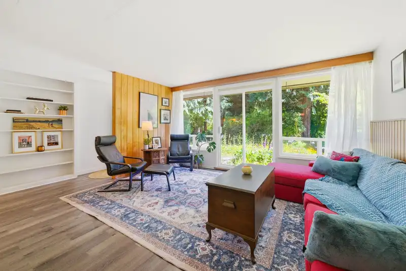 1463 AVONLYNN CRESCENT - photo 3 of 23