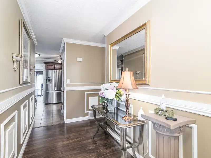 10475 125 STREET - photo 2 of 37