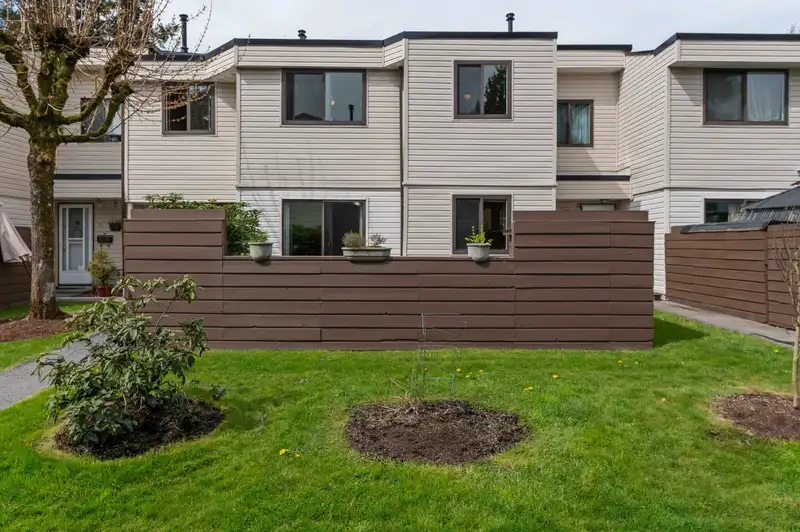 77 14129 104 AVENUE - photo 3 of 32