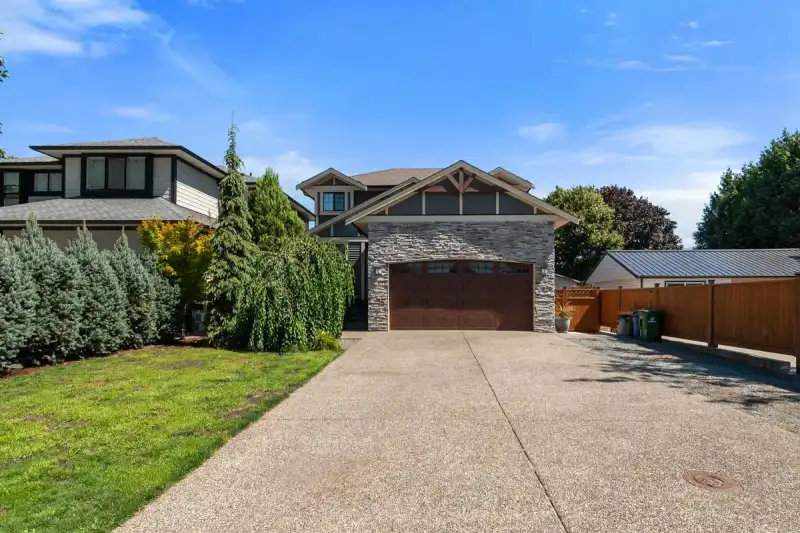 6522 REID ROAD - photo 1 of 40