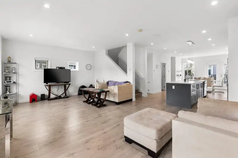 9 7167 116 STREET - photo 4 of 36