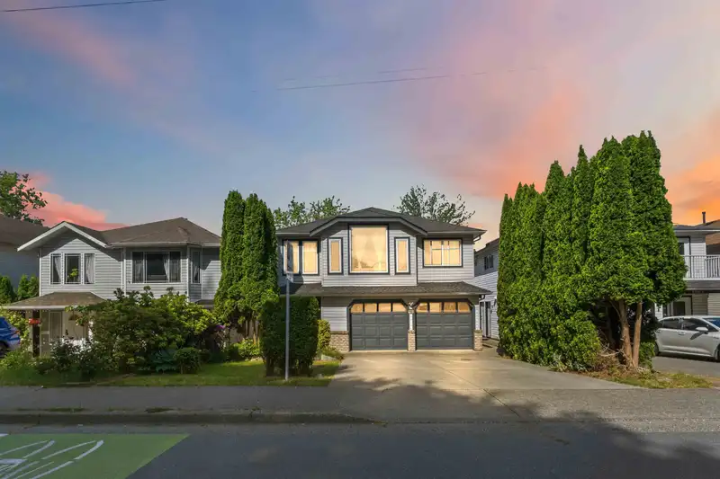 11661 207 STREET - photo 1 of 40