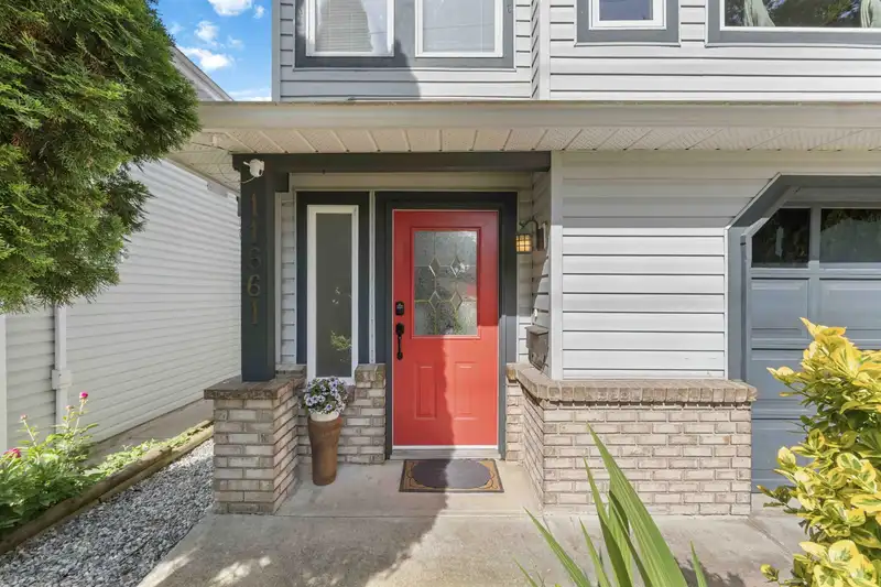 11661 207 STREET - photo 3 of 40