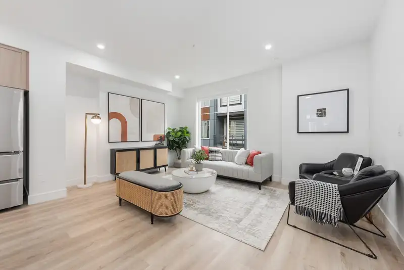 45 20763 76 AVENUE - photo 1 of 38