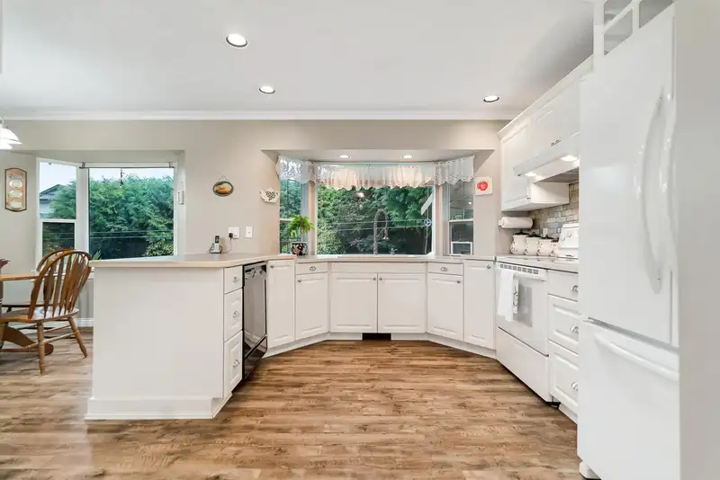 26960 33 AVENUE - photo 4 of 15