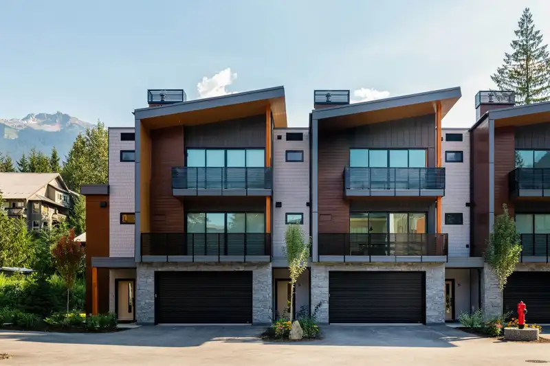16 2077 GARIBALDI WAY - photo 1 of 21