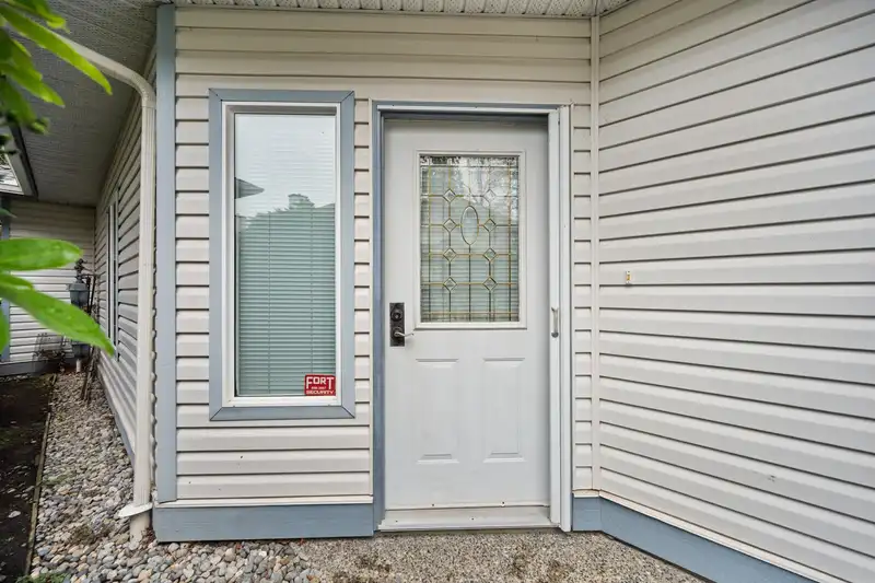41 21579 88B AVENUE - photo 4 of 35