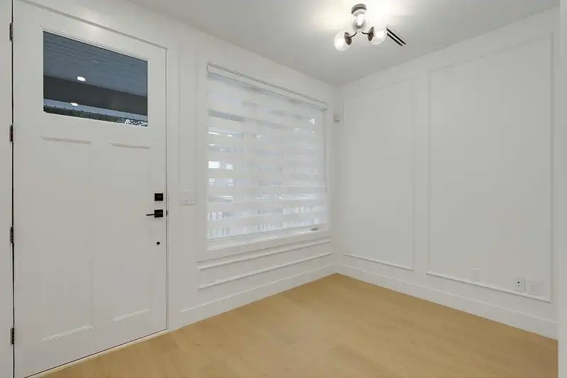 8549 111 STREET - photo 4 of 27