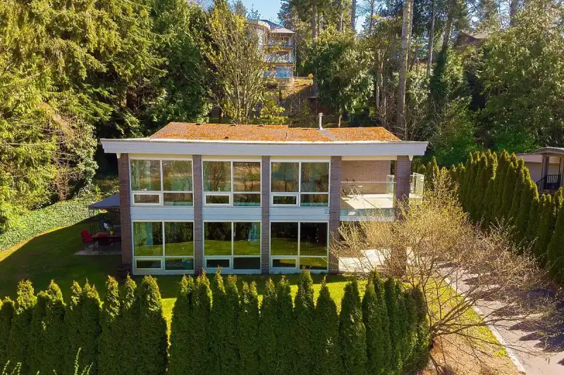 2842 BAYVIEW STREET - photo 1 of 35