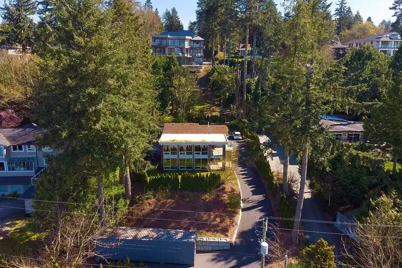 2842 BAYVIEW STREET - photo 2 of 35