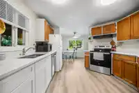 3 6280 KING GEORGE BOULEVARD - thumbnail 2