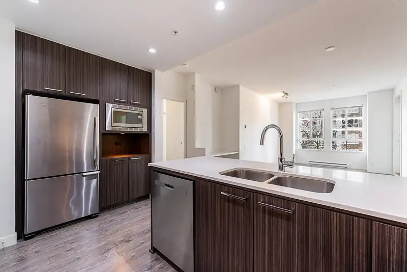 303 545 FOSTER AVENUE - photo 3 of 30