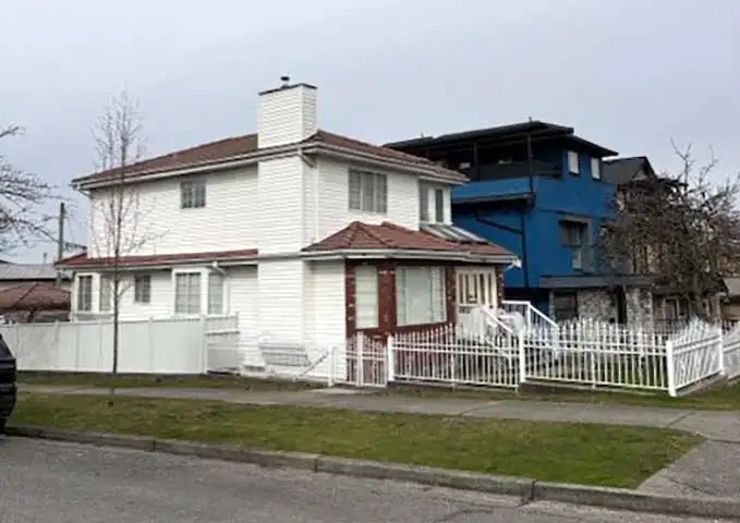 5095 NANAIMO STREET - photo 3 of 6