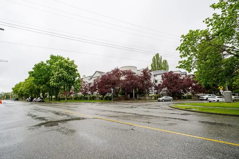 211 5465 201 STREET - photo 4 of 35