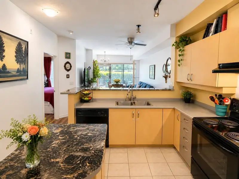 121 10866 CITY PARKWAY - photo 4 of 12