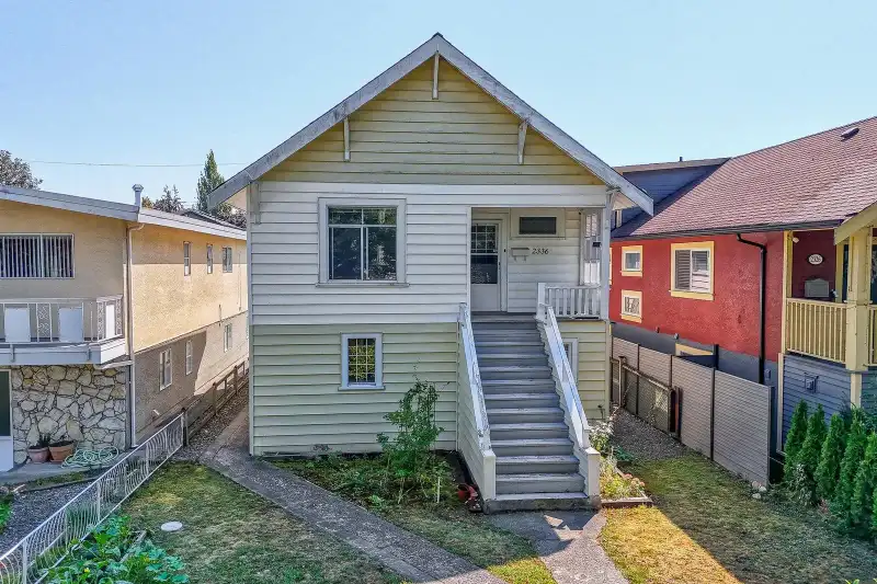 2336 45 AVENUE - photo 1 of 39