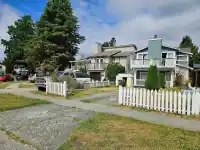 205 DAVIS CRESCENT - thumbnail 1