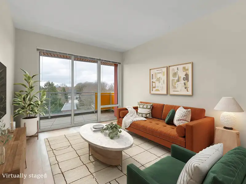 302 688 E 19 AVENUE - photo 4 of 23