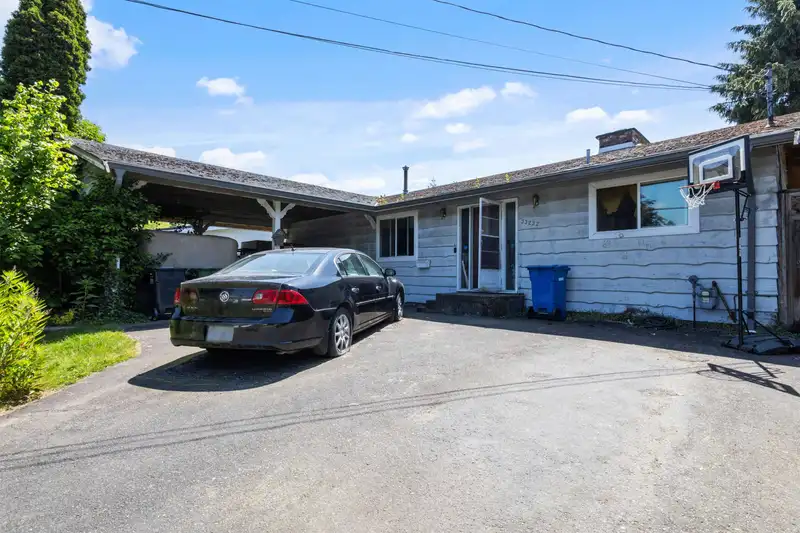 33232 PLAXTON CRESCENT - photo 1 of 29