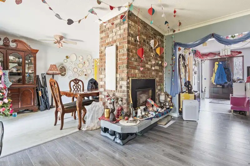 33232 PLAXTON CRESCENT - photo 4 of 29